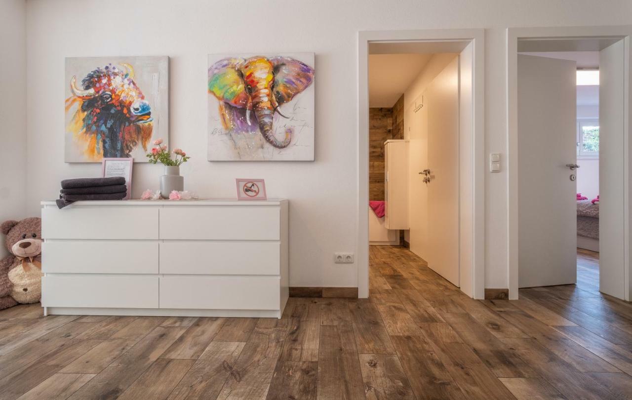 Moderne Souterrain-Wohnung Anif Eksteriør billede